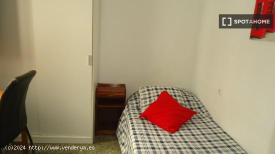 Habitación en piso compartido en Córdoba - CORDOBA