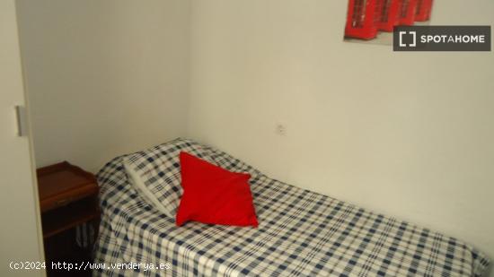 Habitación en piso compartido en Córdoba - CORDOBA