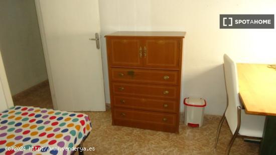 Habitación en piso compartido en Córdoba - CORDOBA