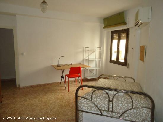 Habitación en piso compartido en Córdoba - CORDOBA