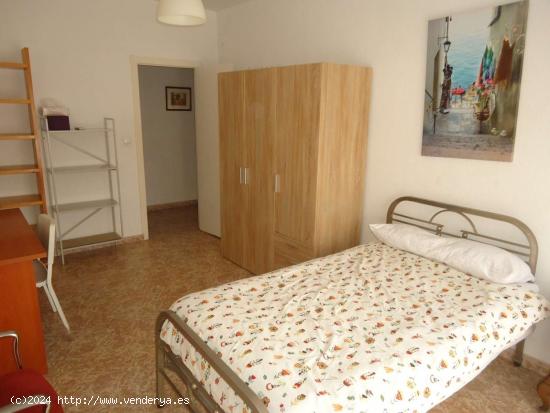 Habitación en piso compartido en Córdoba - CORDOBA