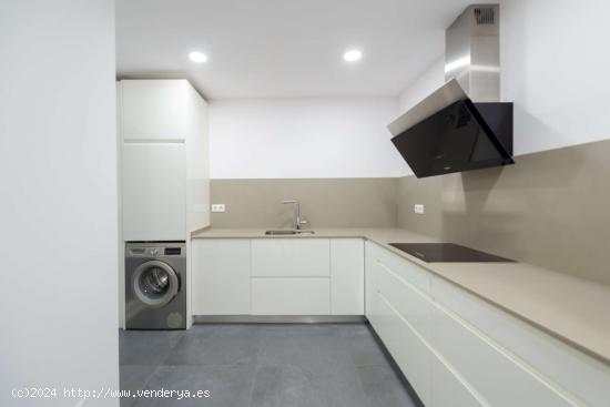 Apartamento entero de 2 dormitorios en Barcelona. - BARCELONA