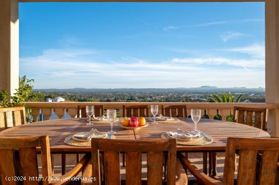 Chalet con piscina y vistas espectaculares en exclusiva urbanización en Inca - BALEARES