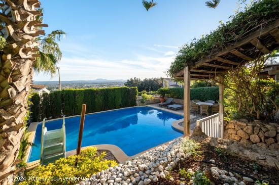 Chalet con piscina y vistas espectaculares en exclusiva urbanización en Inca - BALEARES