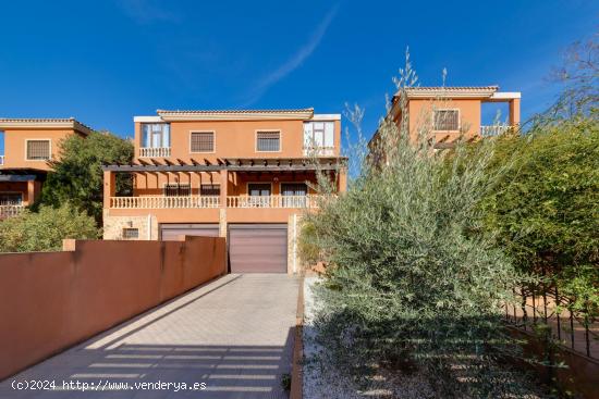 Gran chalet impecable moderno con piscina privada en los Balcones - ALICANTE