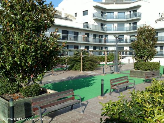 PISO EN VENTA CON PARQUING Y PISCINA COMUNITARIA - BARCELONA