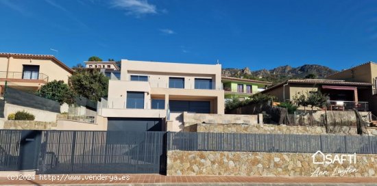 Villa obra nueva en Palau Saverdera con vistas al mar, piscina y garaje de 100m2