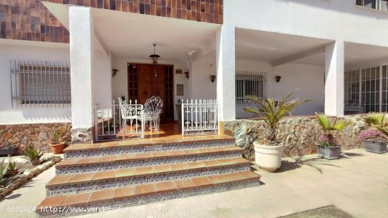 Chalet Independiente en Larache.