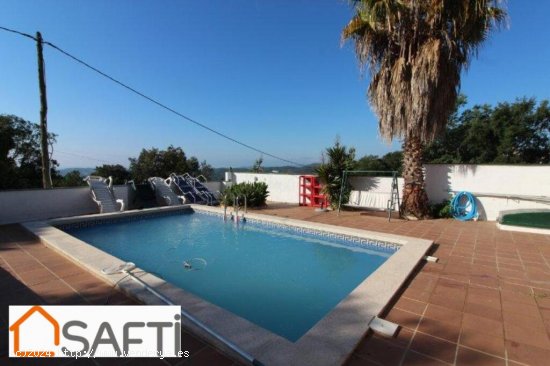 CASA DE UNA PLANTA CON PISCINA VISTAS AL MAR