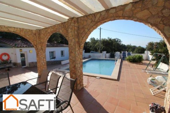 CASA DE UNA PLANTA CON PISCINA VISTAS AL MAR