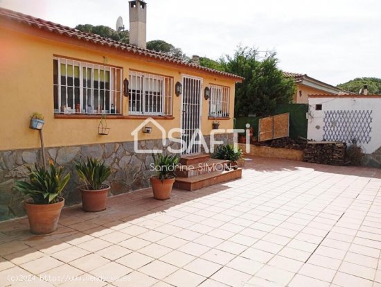 PRECIOSA Y COMODA CASA DE UNA PLANTA CERCA DE LLORET DE MAR