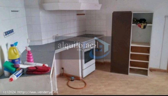 SE VENDE CASA RURAL/HIGUERUELA/3 DIRMITORIOS/ PATIO 20 METROS/48000€