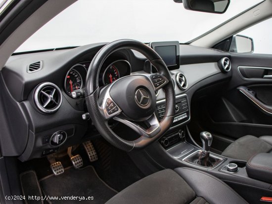 Mercedes CLA Shooting Brake 180 AMG Line 122CV - Málaga