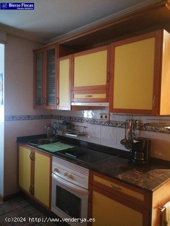 ECONÓMICO APARTAMENTO EN VENTA, ZONA DE EL HOSPITAL DE LEÓN. - LEON