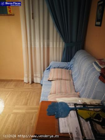 ECONÓMICO APARTAMENTO EN VENTA, ZONA DE EL HOSPITAL DE LEÓN. - LEON