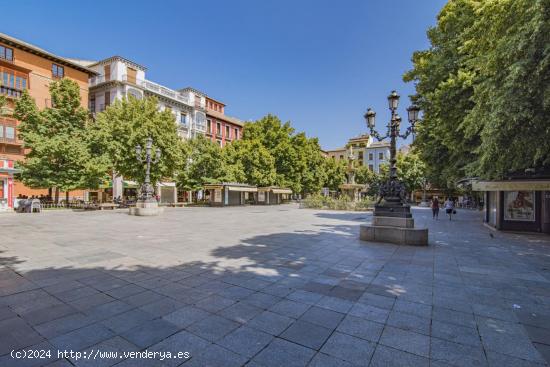 CASA EN EL CENTRO DE GRANADA - GRANADA