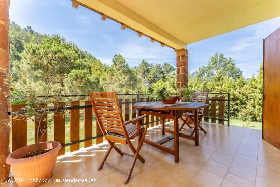 ESPECTACULAR CHALET DE 8 HABITACIONES CON TERRENO Y JARDIN EN PRADES - TARRAGONA