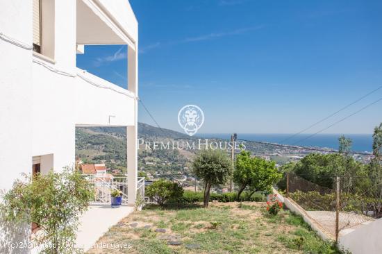 Espectacular Casa en Alella con Vistas al Mar y Dos Viviendas - BARCELONA