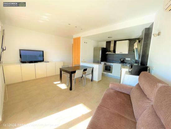 Precioso Apartamento de 2 Dormitorios, Baño, Aseo, Parking Incluido y Piscina Comunitaria - TARRAGO