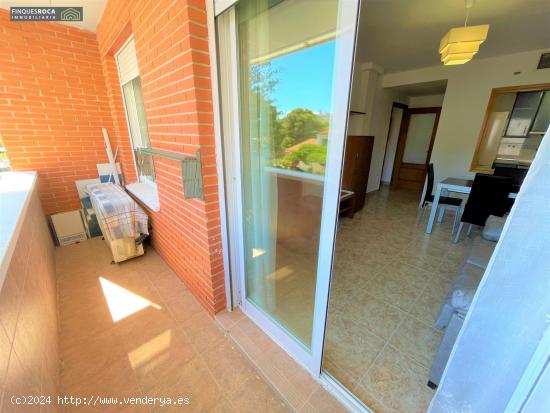 Centrico Apartamento de 2 Dormitorios, Baño, Cocina, Balcon, y Piscina, a 400 m de la Playa - TARRA