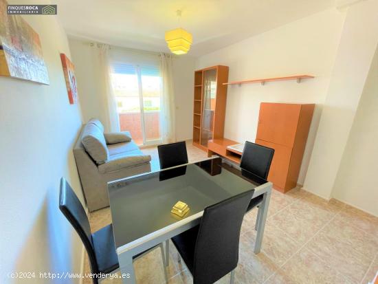 Centrico Apartamento de 2 Dormitorios, Baño, Cocina, Balcon, y Piscina, a 400 m de la Playa - TARRA