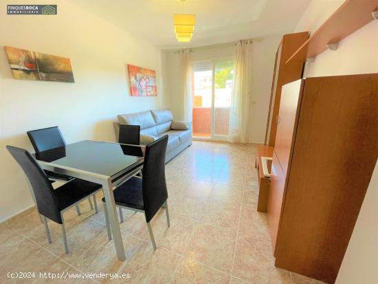 Centrico Apartamento de 2 Dormitorios, Baño, Cocina, Balcon, y Piscina, a 400 m de la Playa - TARRA