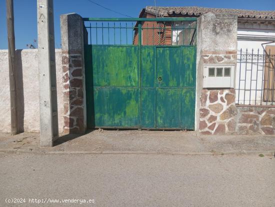 Casa de Esquina en el centro  del pueblo ¡¡¡¡¡ viñuelas guadalajara¡ - GUADALAJARA