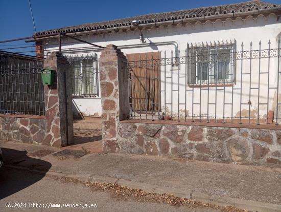 Casa de Esquina en el centro  del pueblo ¡¡¡¡¡ viñuelas guadalajara¡ - GUADALAJARA