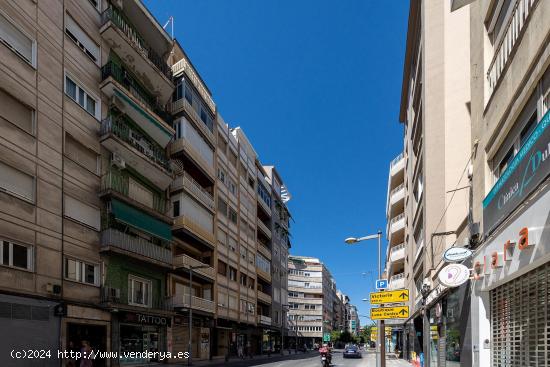 GRAN PISO EN RECOGIDAS REFORMADO CON SEIS DORMITORIOS - GRANADA