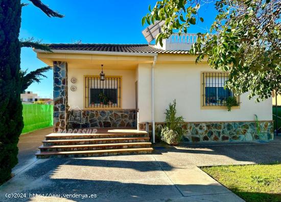 ZONA AEROPUERTO, PARCELA DE 900m² CON BONITA CASA DE UNOS 120m² - CORDOBA