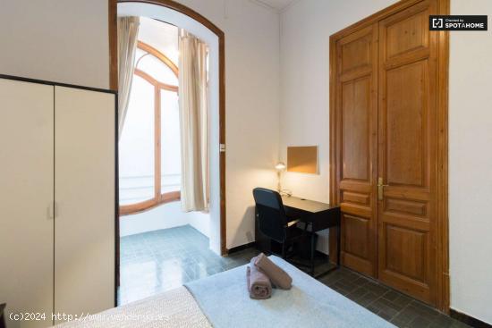 Alquiler de habitaciones en apartamento de 7 dormitorios en Barcelona - BARCELONA