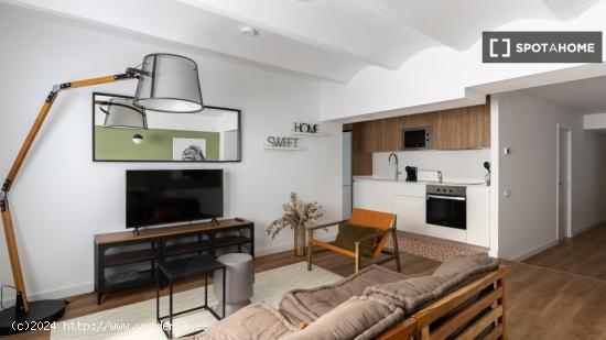 Apartamento entero de 2 dormitorios en Barcelona. - BARCELONA