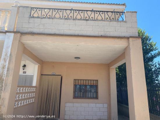 SE VENDE VIVIENDA CON TERRENO EN TORNOS (TERUEL) - TERUEL