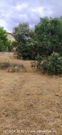 Parcela con vistas a la naturaleza de 1040 m² en la urbanización Sotolargo, Valdeaveruelo. - GUADA