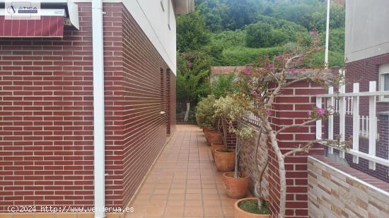 Maravilloso Chalet ubicado en una urbanizacion privada - CANTABRIA