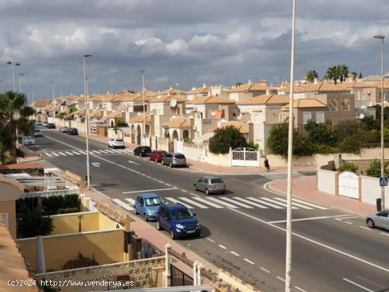 GRAN CHALET ADOSADO 3 HABS CON PISCINA COMUNITARIA EN AGUAS NUEVAS - ALICANTE