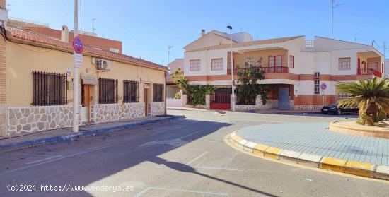 CASA EN PLANTA BAJA  150 METROS Y ESQUINA , EN LO PAGAN - MURCIA