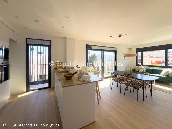  Planta baja a estrenar 2habitaciones con 2 baños, jardin privado y piscina comunitaria en Papiol -  