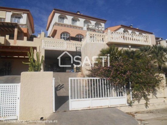 Chalet con piscina m2 442 en venta urbanización Montepino.