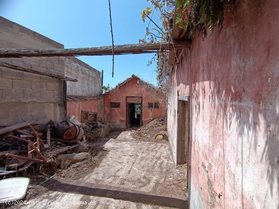 Casa con Solar urbano a reformar en La Matanza