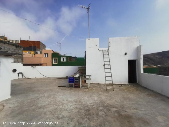 CASA TERRERA DE DOS PLANTAS EN LA MONTAÑA DE GÁLDAR