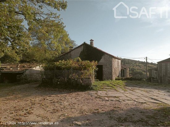 ENCANTADORA CASA RURAL SOBRE LA LADERA DEL MONTE FARO