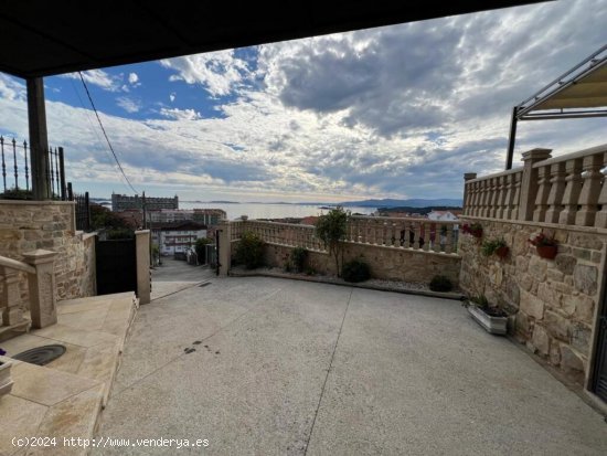 IMPRESIONANTE CASA de 450 m2 ubicada en Carril, Villagarcía (Pontevedra).