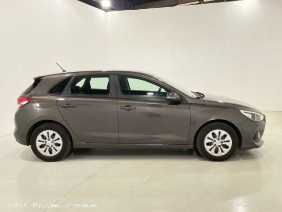 Hyundai i30 ( 1.4 MPI Essence 100 )  - Lliçà De Vall