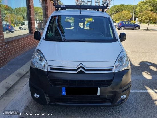 Citroen Berlingo Talla M BlueHDi 75CV de 2017 con 105.000 Km por 7.433 EUR. en Girona