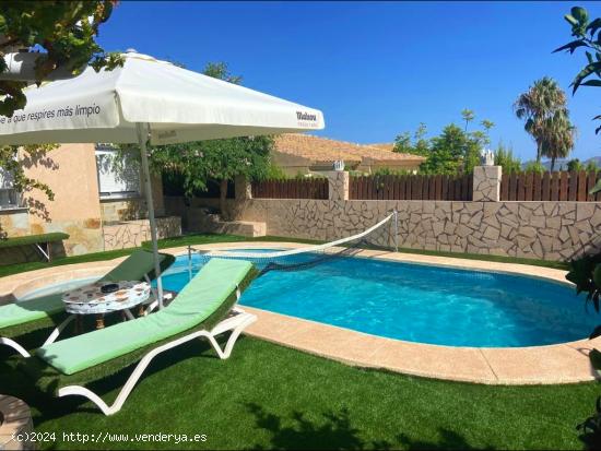  IMPRESIONANTE CHALET DE UNA ÚNICA PLANTA EN LA NUCÍA - ALICANTE 