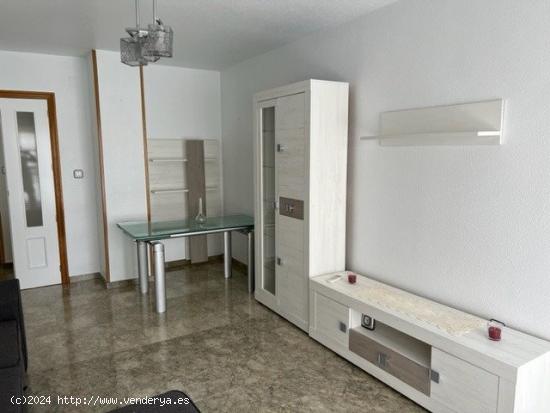 Alquiler de piso amueblado, zona Plaza de San Juan, 3 dormitorios, baño y aseo, patio 16m2. - MURCI