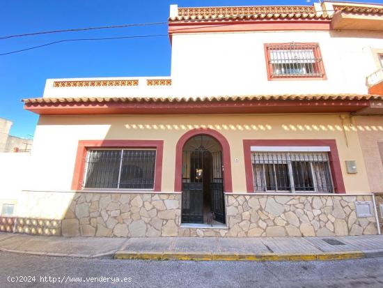  Casa con dos viviendas patio y azotea en La Milagrosa - CADIZ 