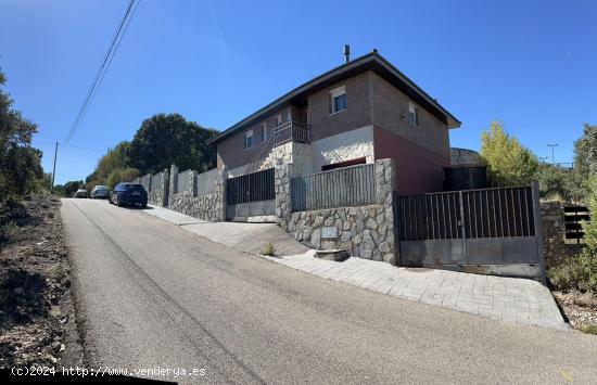 Gran chalet con piscina y vistas!!! - GUADALAJARA