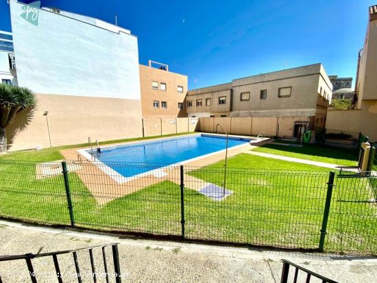 Dúplex con piscina - CADIZ